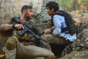 Chris-Hemsworth-Extraction-Netflix-Tyler Rake-Operacao-Resgate