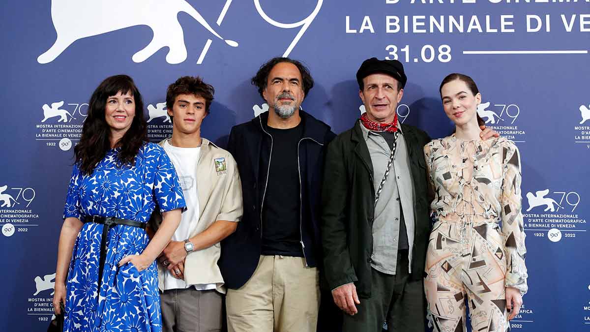 Alejandro G. Iñárritu com parte do elenco (Foto: Reuters)
