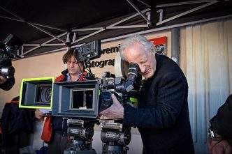 "A saída dos operários das fábricas Lumière" por Michael Mann Hangar do Premier-Film - Copyright Instituto Lumière - Jean-Luc Mège Photography