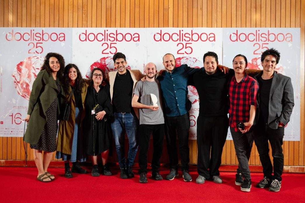 DocLisboa 2025 Equipa do filme vencedor do Grande Prémio Cidade de Lisboa da Competição Internacional, The Night Is Fading Away ©Eduardo Martins