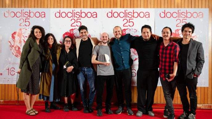 DocLisboa 2025 Equipa do filme vencedor do Grande Prémio Cidade de Lisboa da Competição Internacional, The Night Is Fading Away ©Eduardo Martins