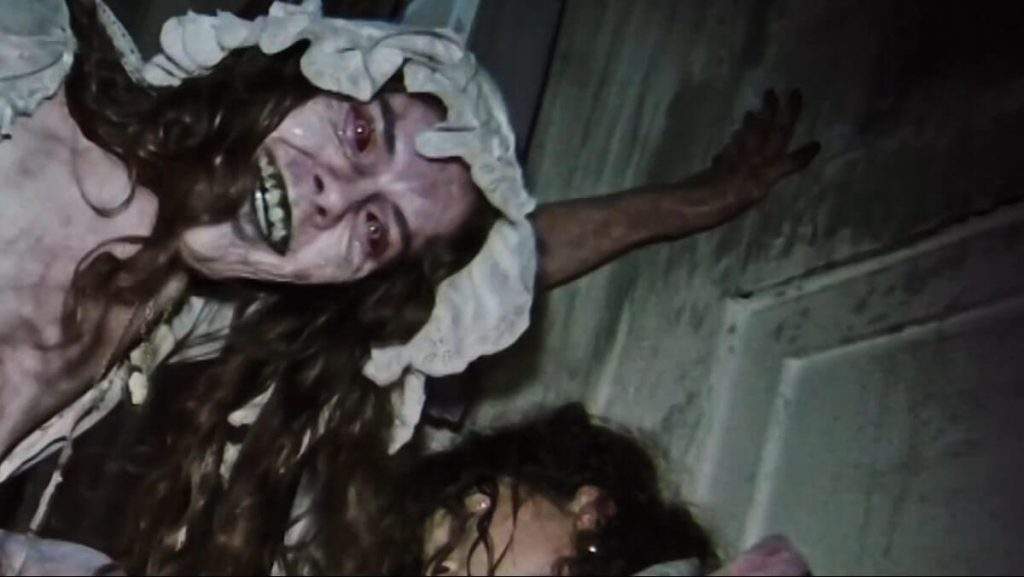 "V/H/S/Halloween" Passos no Escuro